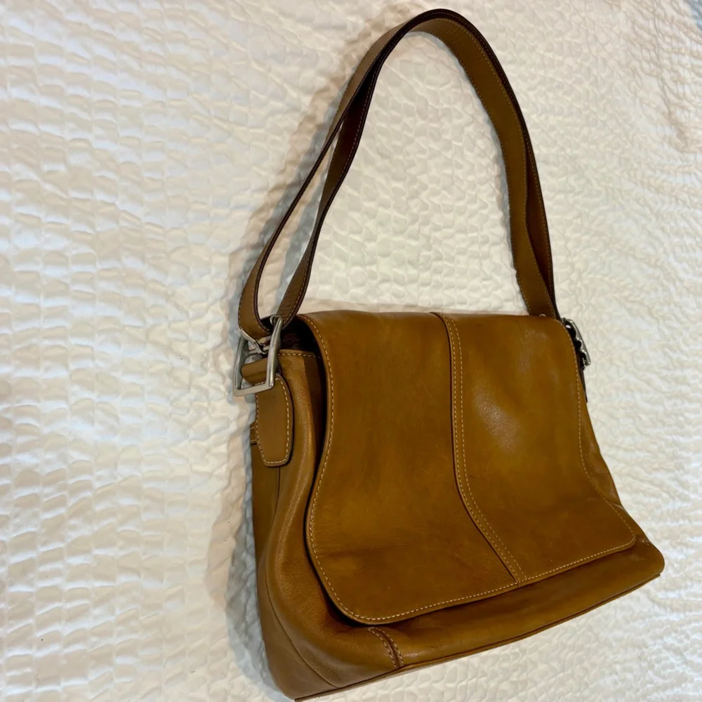COACH Hampton Leather Flap VTG Shoulder Crossbody Bag EUC + 100% Silk Scarf 💙👜